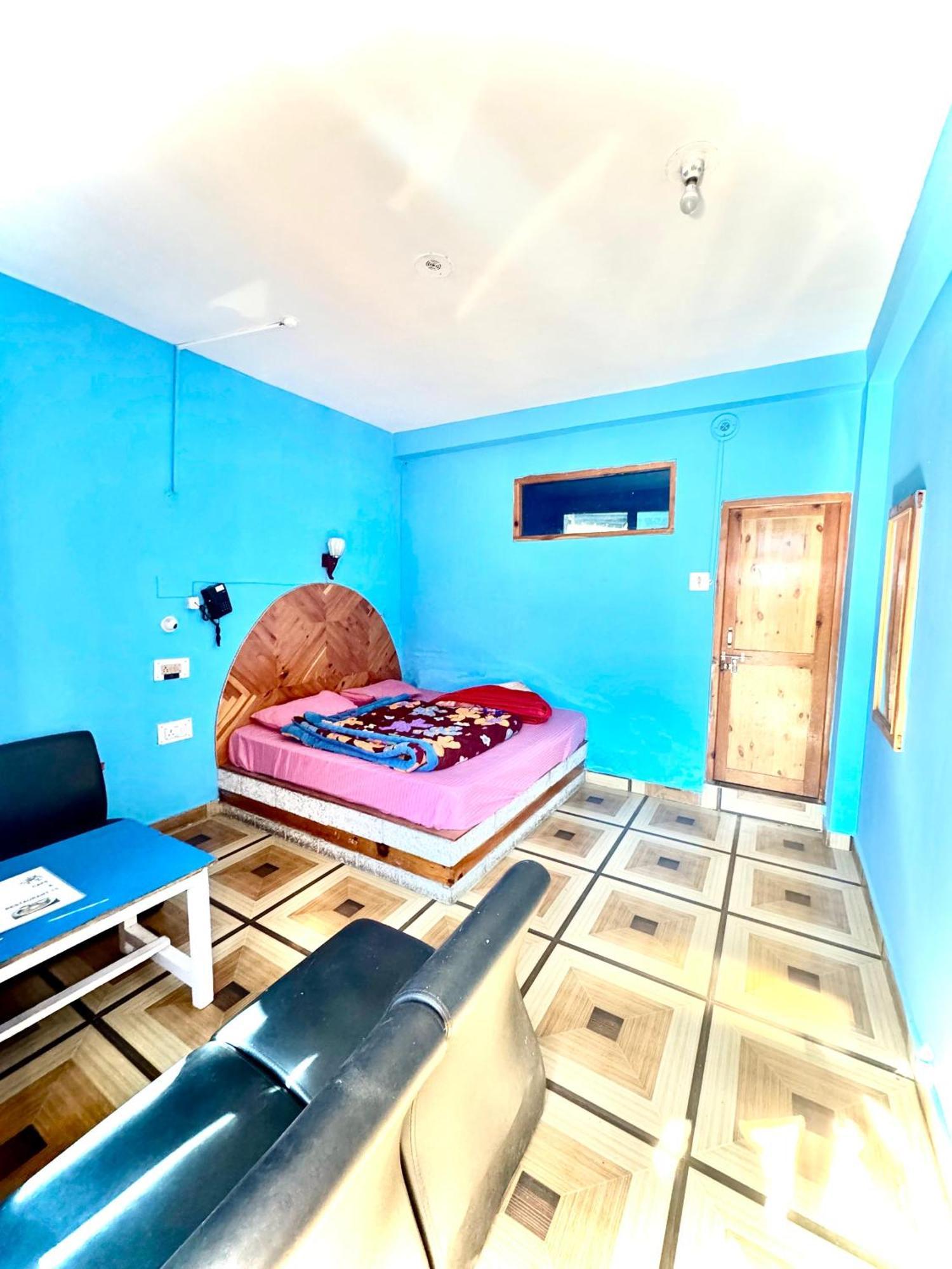 Hotel 19 Tosh Extérieur photo